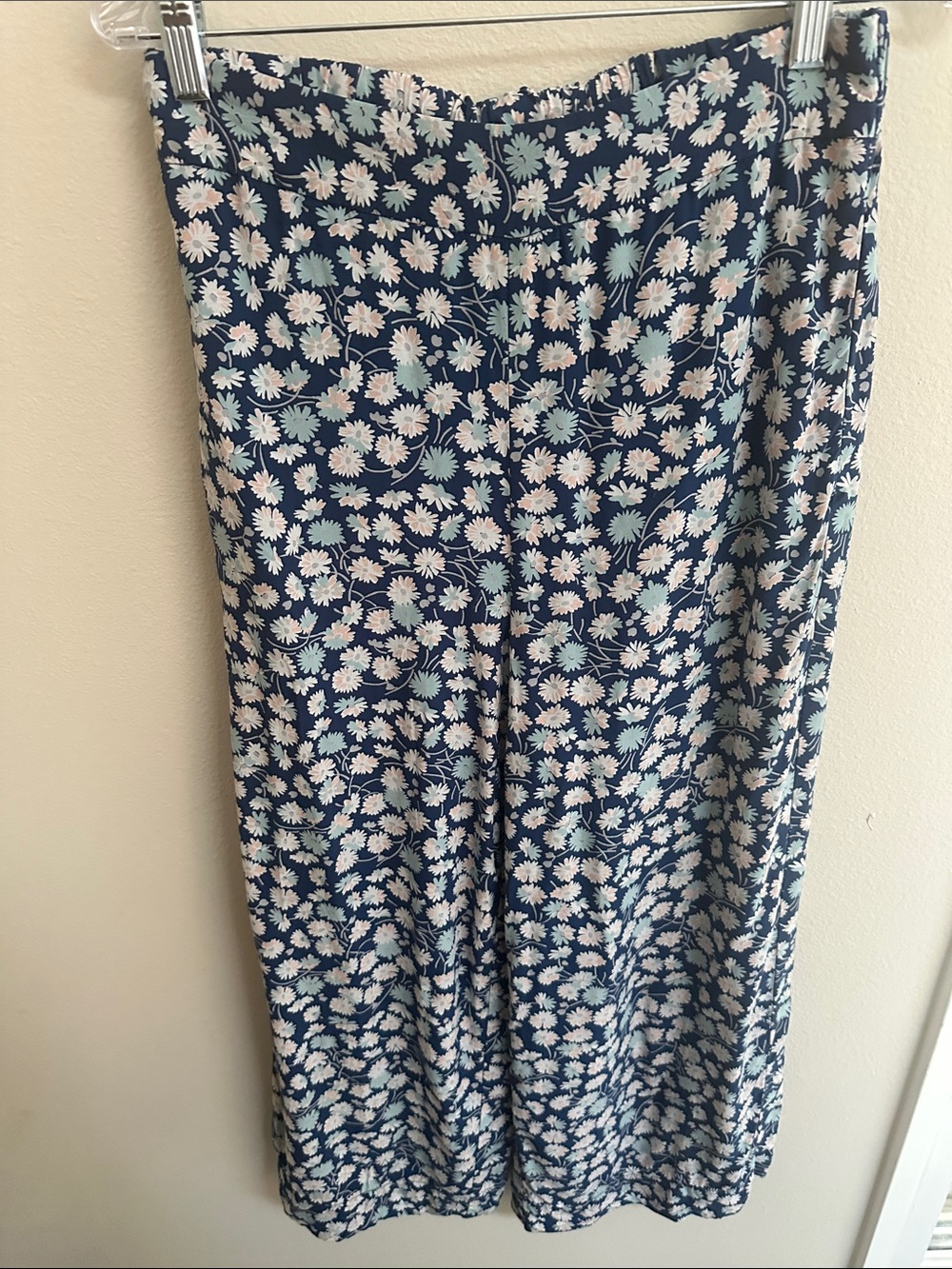 Madewell Navy Floral Flowy Pants with pockets  and White Daisies, Size Medium